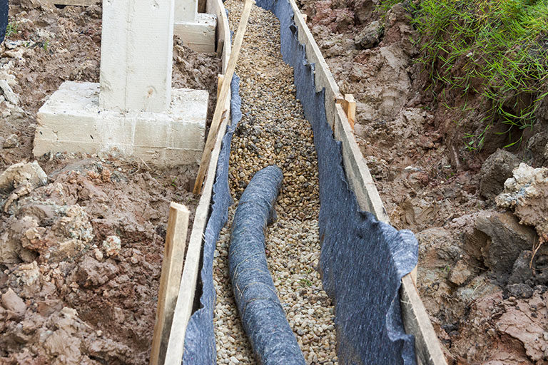 Cave humide : traitement par drainage